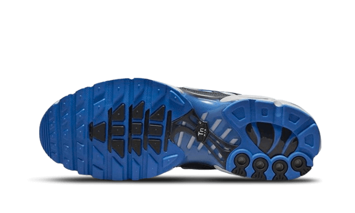 air-max-plus-se-social-fc-raven-sneakers