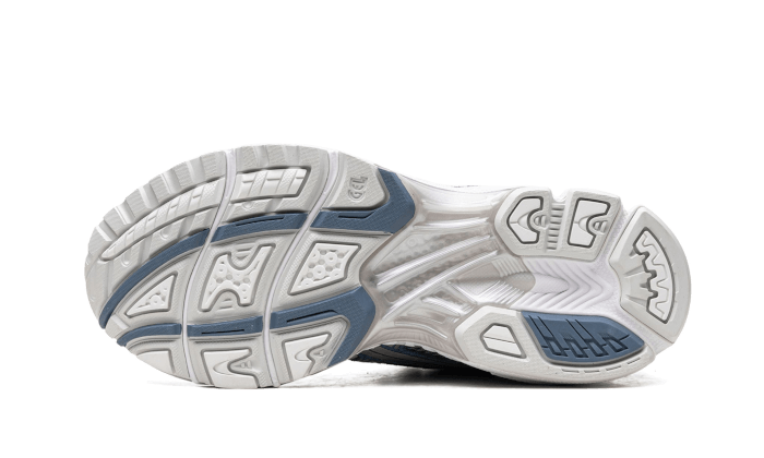 gel-kayano-14-glacier-grey-raven-sneakers