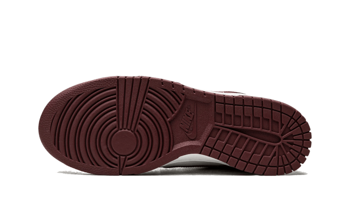 dunk-low-bordeaux-raven-sneakers