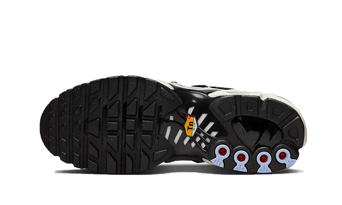 air-max-plus-lace-toggle-black-grey-raven-sneakers