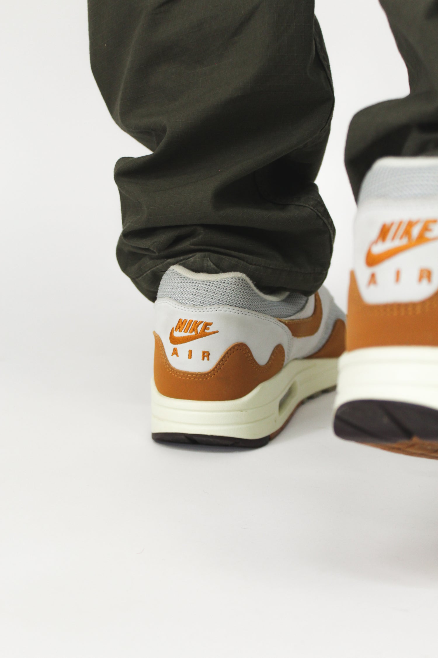 Air Max 1 Patta Monarch (Special Box + Bracelet)