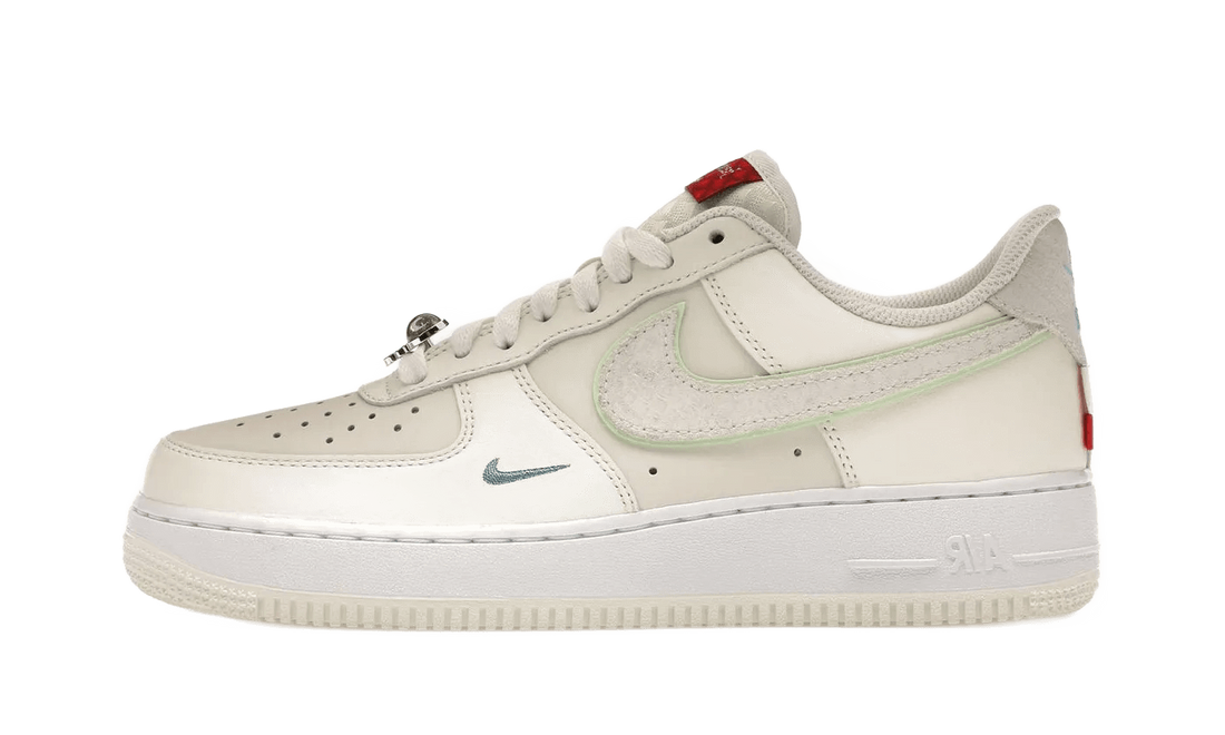 Nike Air Force 1 Low &