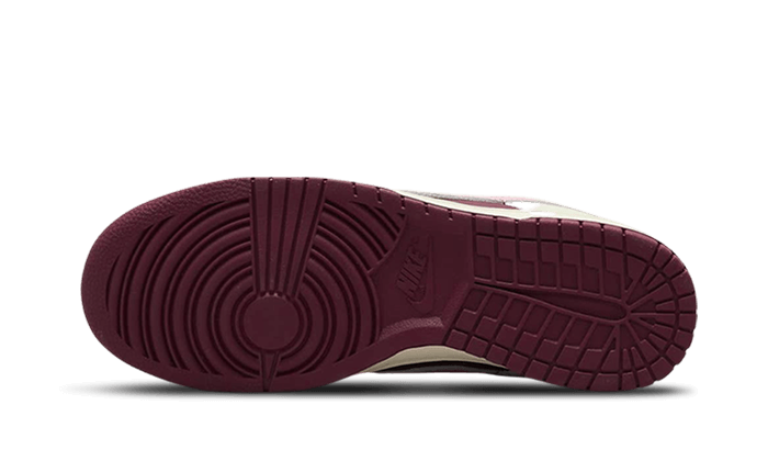 dunk-low-retro-prm-valentines-day-2023-raven-sneakers
