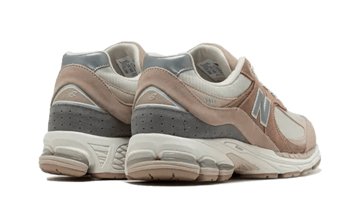 2002r-driftwood-sandstone-raven-sneakers