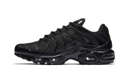 air-max-plus-triple-black-raven-sneakers