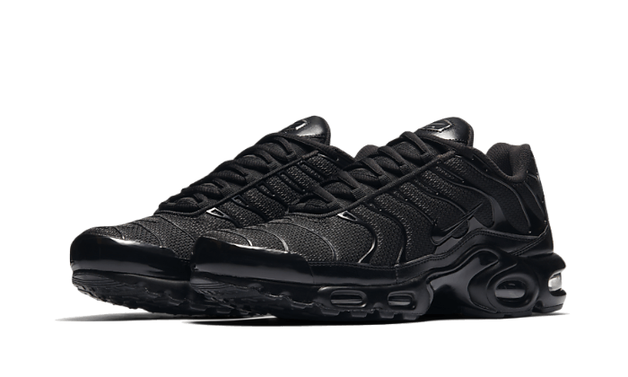 air-max-plus-triple-black-raven-sneakers