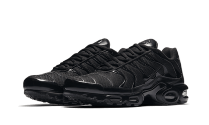 air-max-plus-triple-black-raven-sneakers