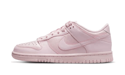 dunk-low-se-prism-pink-raven-sneakers