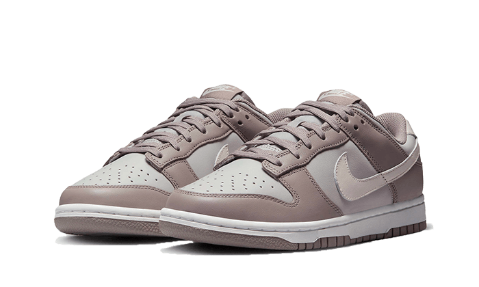 dunk-low-bone-beige-raven-sneakers