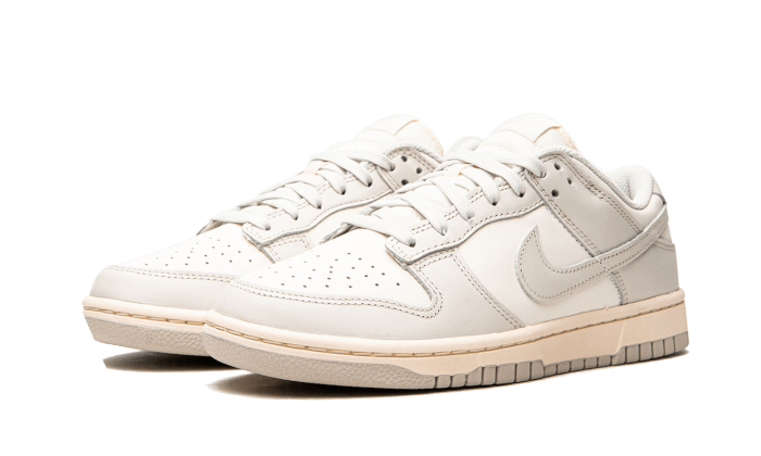 dunk-low-light-bone-raven-sneakers