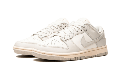 dunk-low-light-bone-raven-sneakers