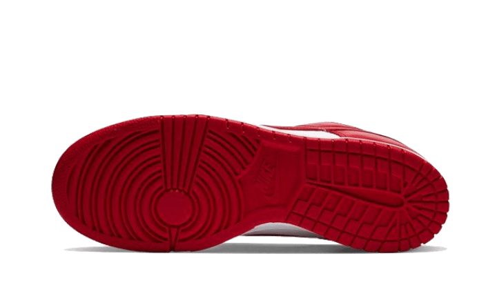 dunk-low-university-red-raven-sneakers