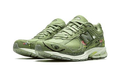 2002r-bryant-giles-olive-green-raven-sneakers