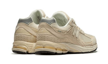 2002r-calm-taupe-raven-sneakers