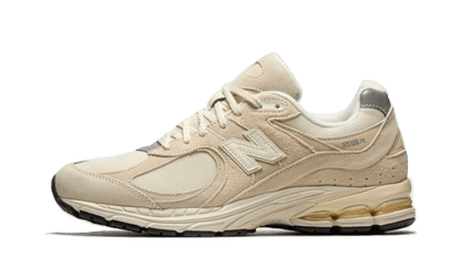 2002r-calm-taupe-raven-sneakers