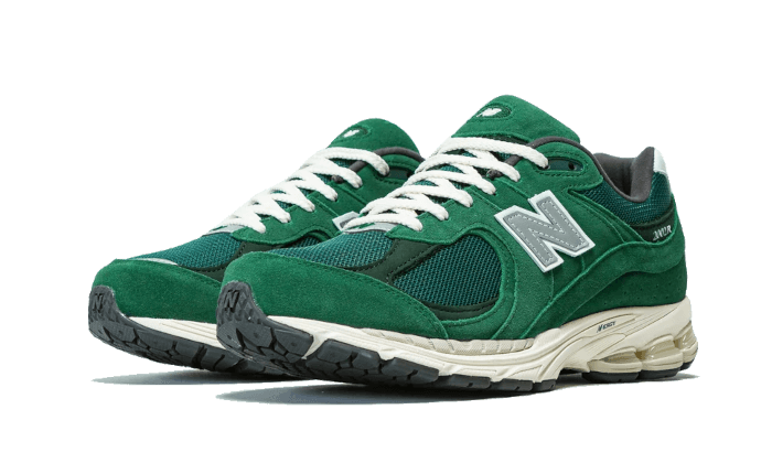 2002r-suede-pack-forest-green-raven-sneakers