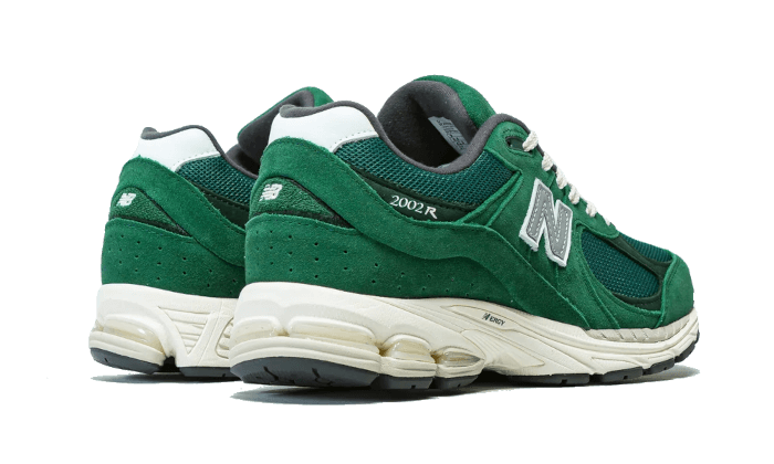 2002r-suede-pack-forest-green-raven-sneakers