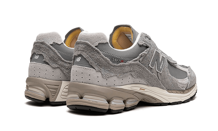 2002r-protection-pack-grey-raven-sneakers