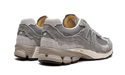 2002r-protection-pack-grey-raven-sneakers