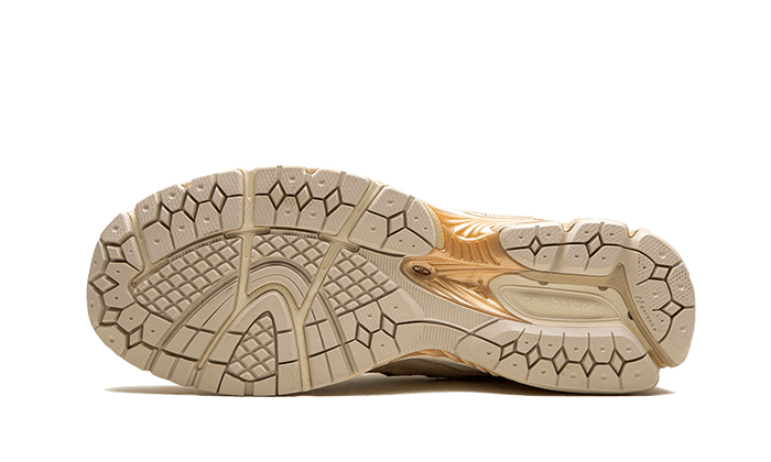 2002r-protection-pack-sandstone-turtledove-raven-sneakers