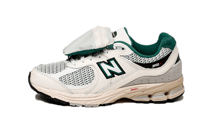 2002r-sea-salt-vintage-teal-raven-sneakers
