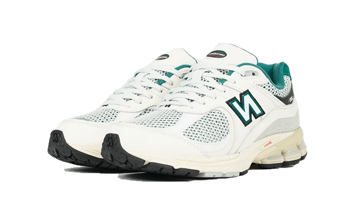 2002r-sea-salt-vintage-teal-raven-sneakers