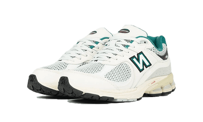 2002r-sea-salt-vintage-teal-raven-sneakers