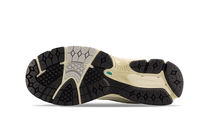 2002r-sea-salt-vintage-teal-raven-sneakers