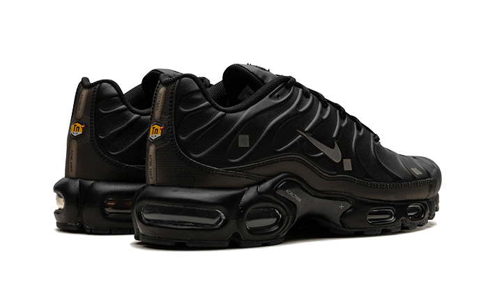 air-max-plus-a-cold-wall-black-raven-sneakers