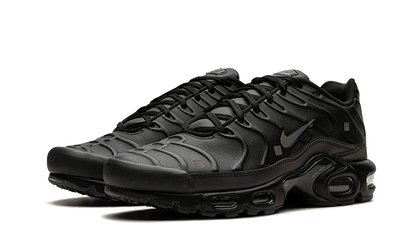 air-max-plus-a-cold-wall-black-raven-sneakers