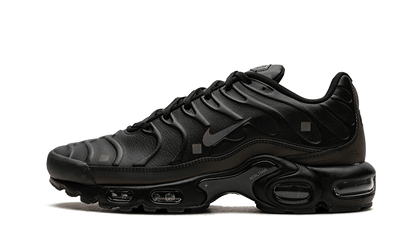 air-max-plus-a-cold-wall-black-raven-sneakers