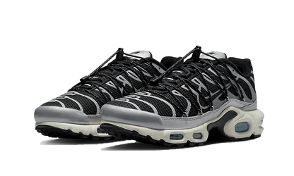 air-max-plus-lace-toggle-black-grey-raven-sneakers