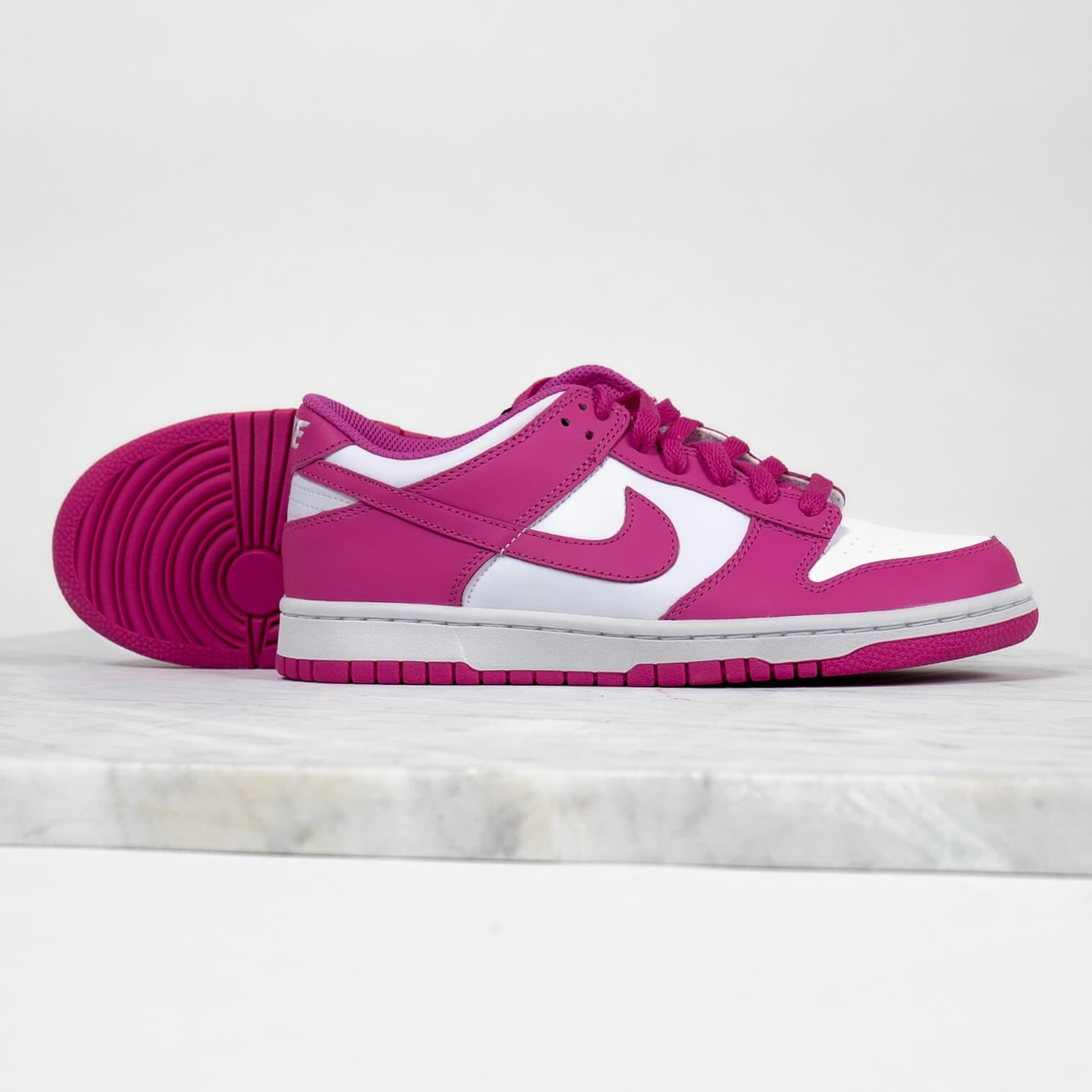 dunk-low-active-fuchsia-raven-sneakers