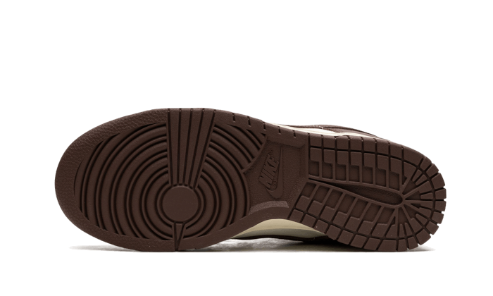 dunk-low-cacao-wow-raven-sneakers