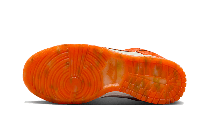 dunk-low-cracked-orange-raven-sneakers