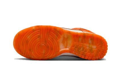 dunk-low-cracked-orange-raven-sneakers