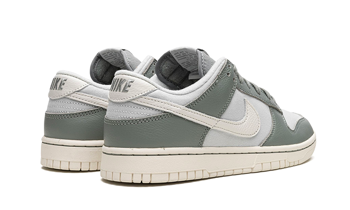 dunk-low-mica-green-raven-sneakers