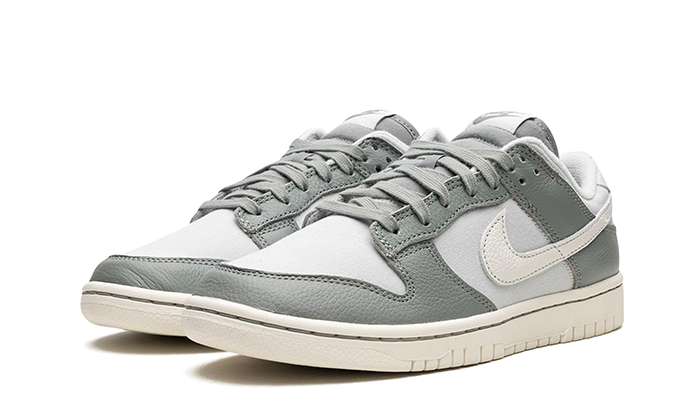 dunk-low-mica-green-raven-sneakers