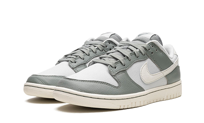 dunk-low-mica-green-raven-sneakers