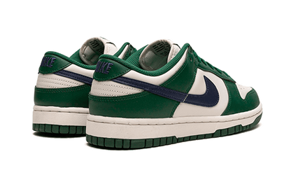 dunk-low-retro-gorge-green-midnight-navy-raven-sneakers