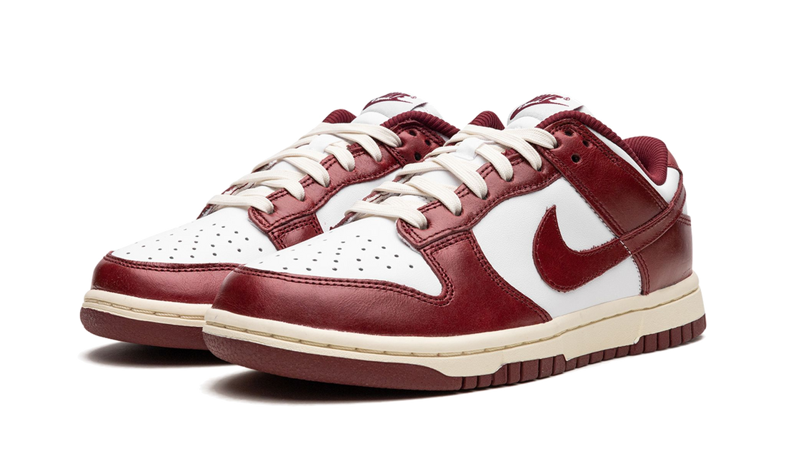 dunk-low-prm-team-red-raven-sneakers