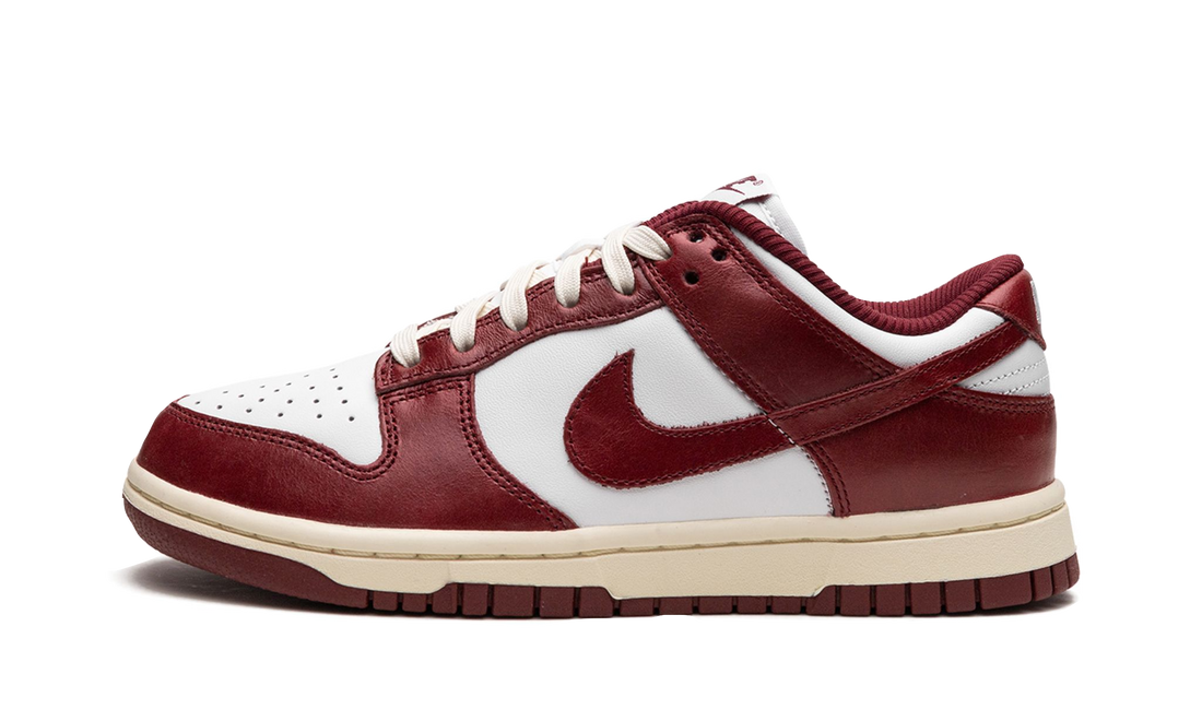 dunk-low-prm-team-red-raven-sneakers