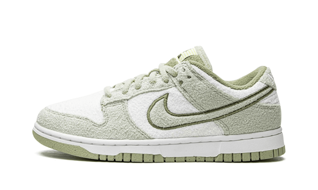 dunk-low-se-fleece-green-raven-sneakers