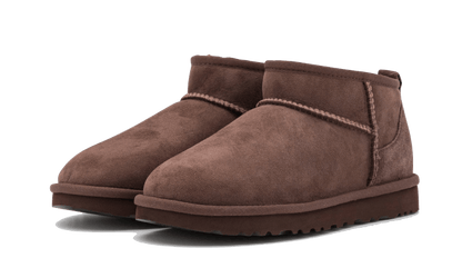 classic-ultra-mini-boot-burnt-cedar-raven-sneakers