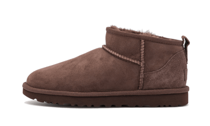 classic-ultra-mini-boot-burnt-cedar-raven-sneakers